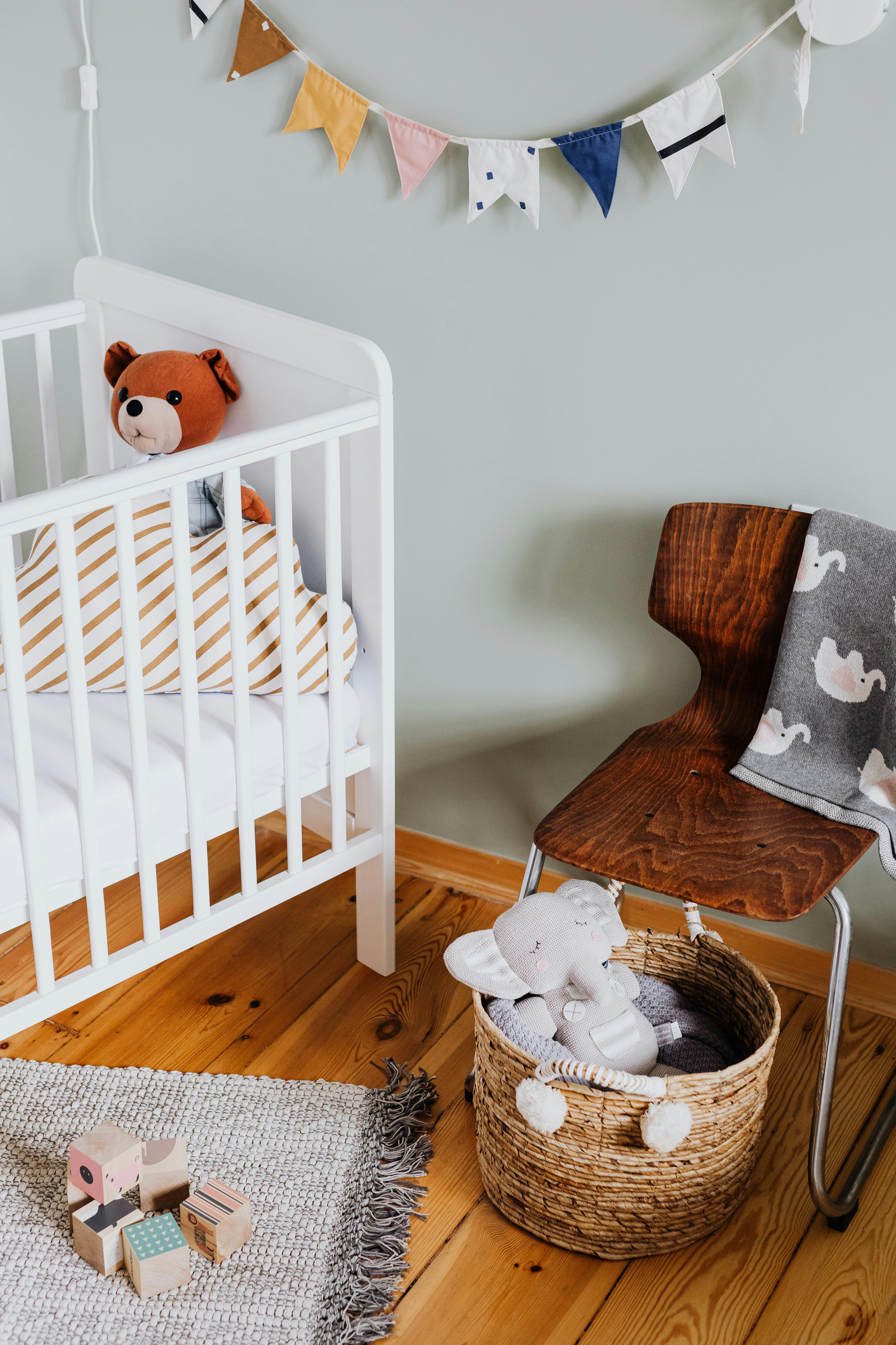 Comment Organiser le Placard de Bébé : Astuces et Produits Incontournables